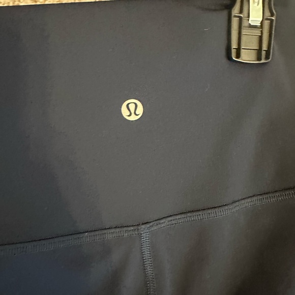 Lululemon navy leggings, size 4 cropped - Picture 6 of 6